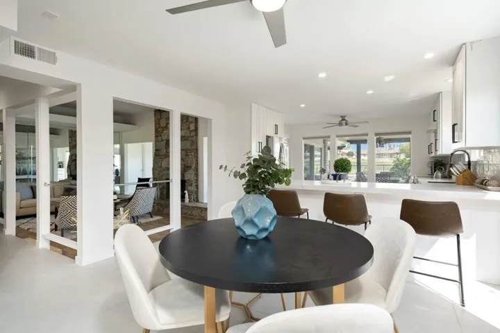 large-16deed7d-2cbe-435a-97b1-23ac861c08