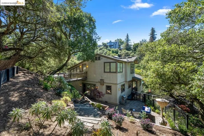 921 Moraga Avenue, Piedmont, California 94611