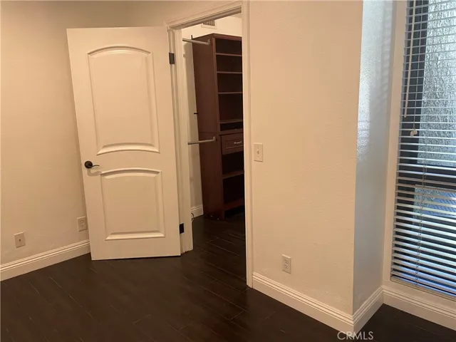 Master Bedroom Pic4