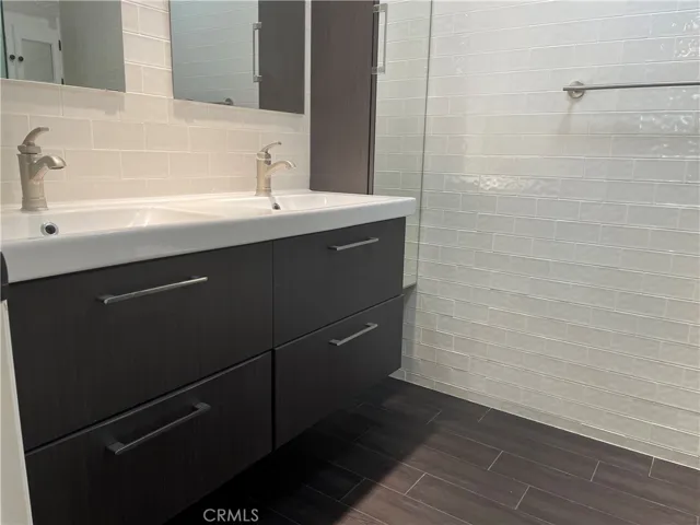 Master Bathroom Pic1