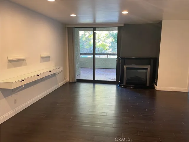 Living Room Pic2