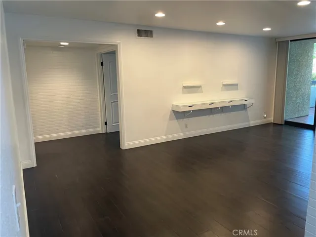 Living Room Pic1