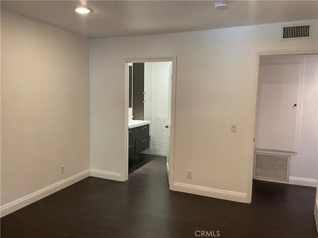 Master Bedroom Pic3