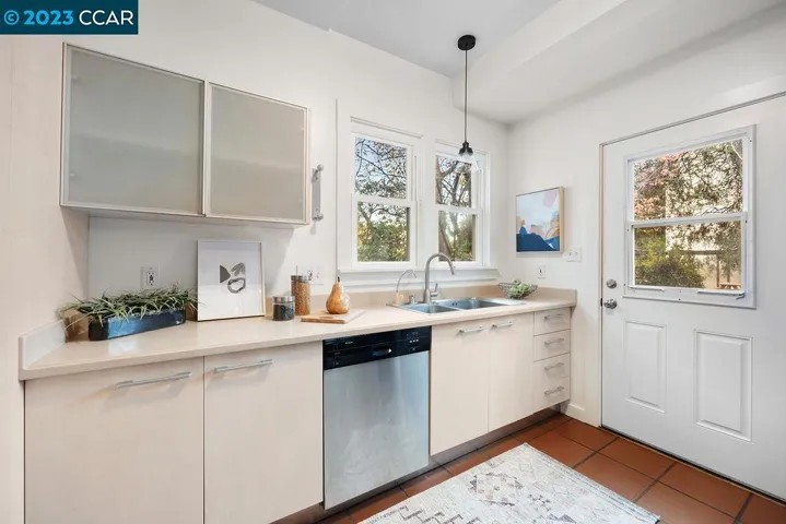 371 Vernon St 3, Oakland, California 94610