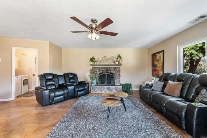 117 La Cresta Trail, El Cajon, California 92019