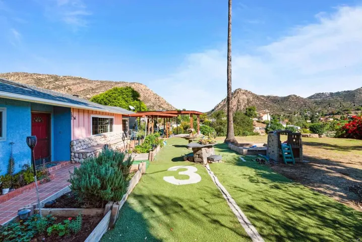 117 La Cresta Trail, El Cajon, California 92019