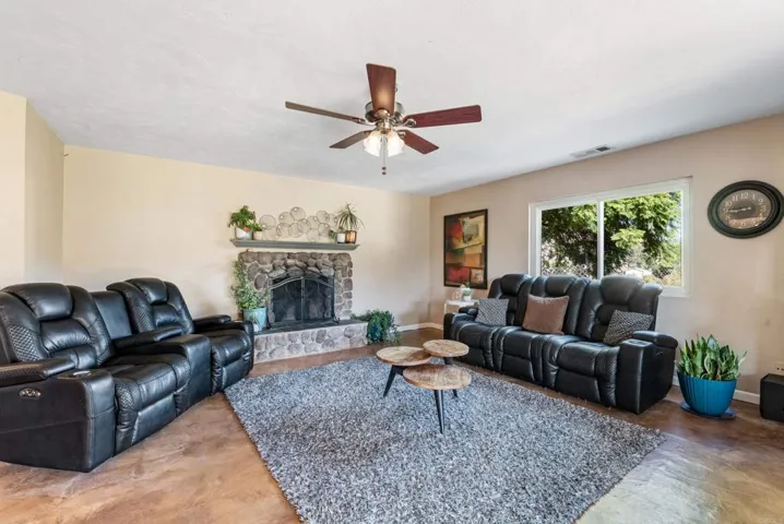 117 La Cresta Trail, El Cajon, California 92019