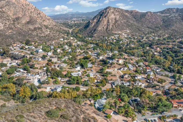 117 La Cresta Trail, El Cajon, California 92019