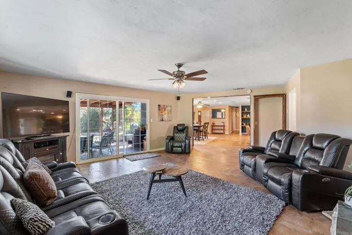 117 La Cresta Trail, El Cajon, California 92019