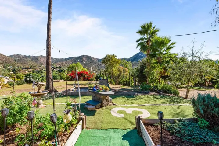117 La Cresta Trail, El Cajon, California 92019