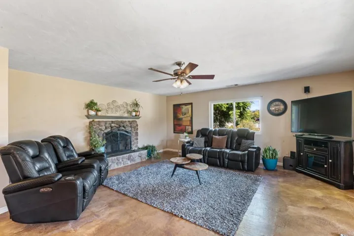 117 La Cresta Trail, El Cajon, California 92019