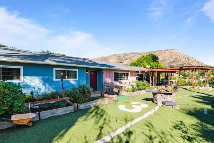 117 La Cresta Trail, El Cajon, California 92019
