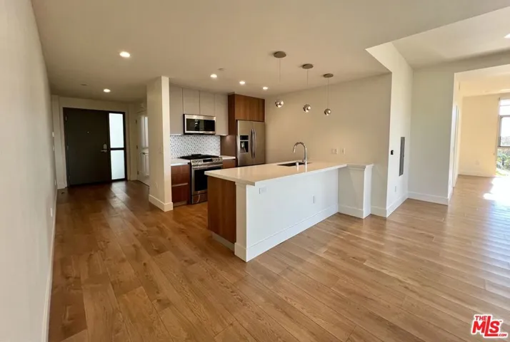 8017 Norton Avenue 403, West Hollywood, California 90046