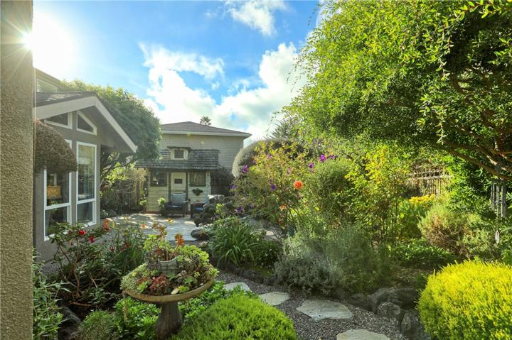6255 Somerset Way, Cambria, California 93428