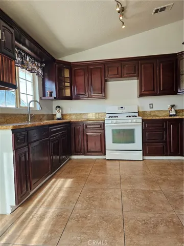 1522 Apple Creek Drive, Perris, California 92571
