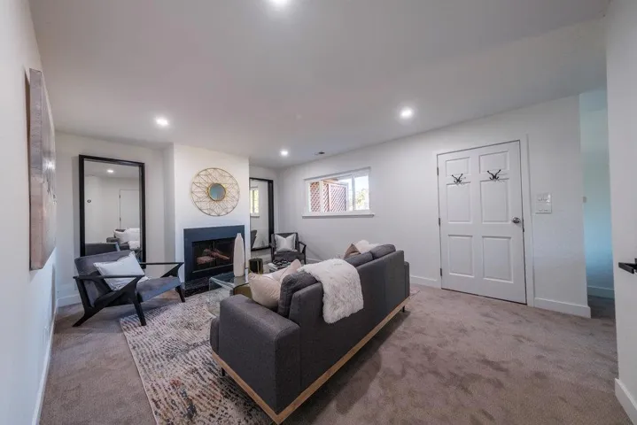 192 Everett Avenue, Palo Alto, California 94301