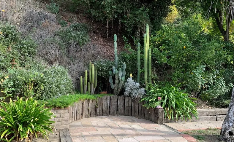4352 Natoma Avenue, Woodland Hills, California 91364