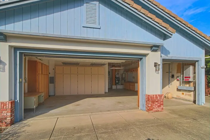 3 Car Garage