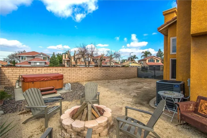 Large Backyard with room for RV, Boat, Play Area, Or...?