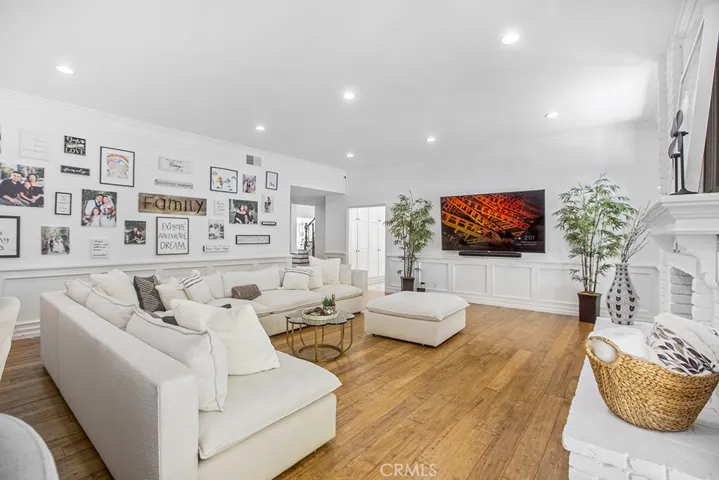 5957 Nora Lynn Drive, Woodland Hills, California 91367