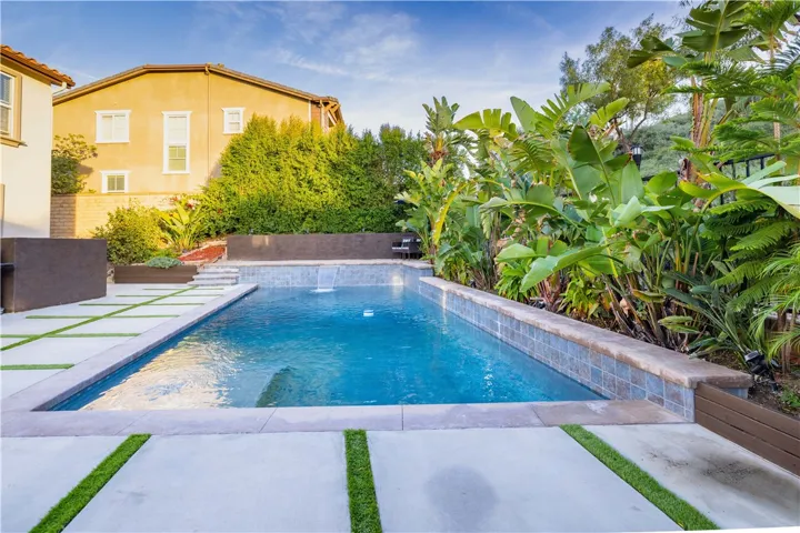 20316 Dorothy Street, Saugus, California 91350