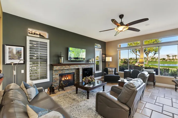 011_Family Room