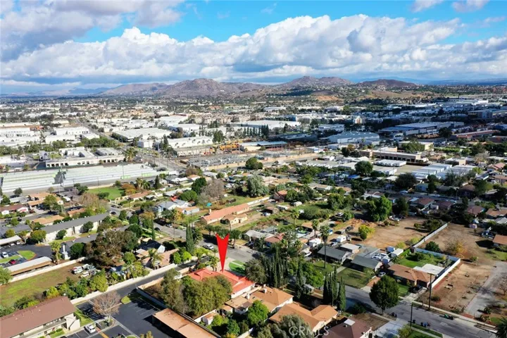 130 N Vicentia Avenue, Corona, California 92882