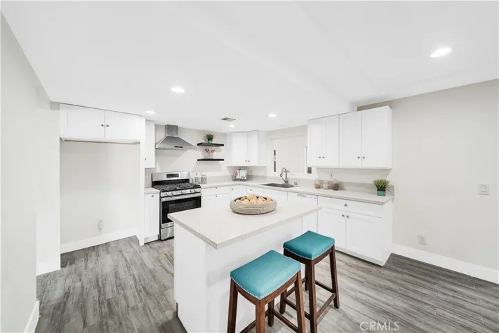 130 N Vicentia Avenue, Corona, California 92882