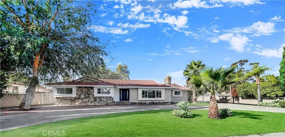 130 N Vicentia Avenue, Corona, California 92882
