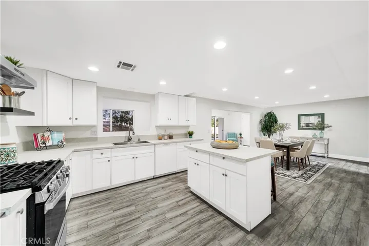 130 N Vicentia Avenue, Corona, California 92882