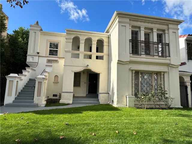 Upper Unit - Classic 1930s Architecture