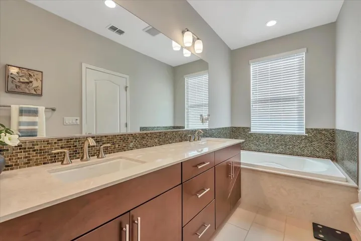 198 Esfahan Drive 6, San Jose, California 95111