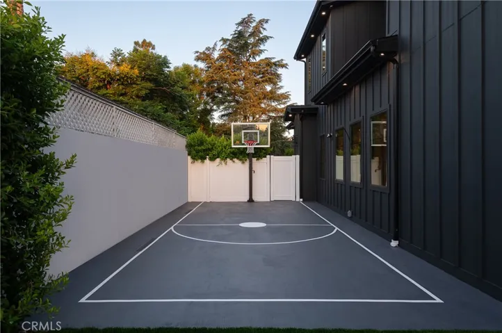 4730 Columbus Avenue, Sherman Oaks, California 91403