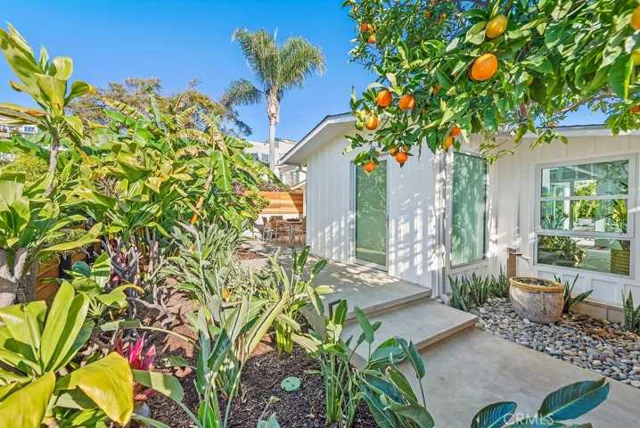 239 Fairview Street, Laguna Beach, California 92651