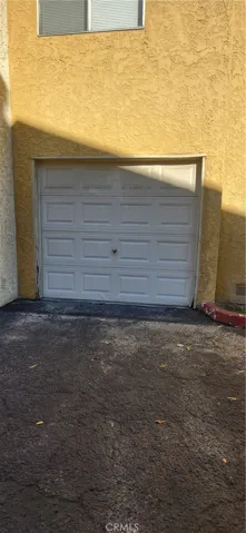 1 car garage for your storage or private parking.