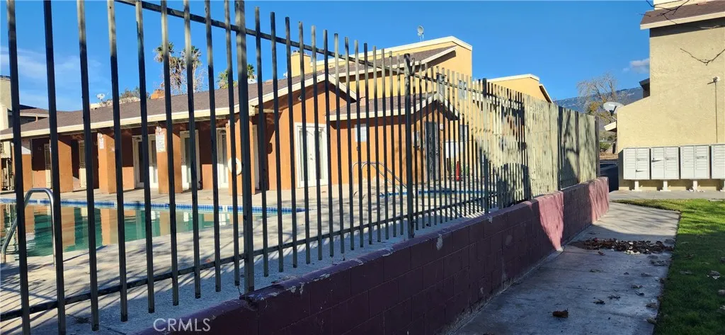 Association clubhouse and mailboxes nearby.