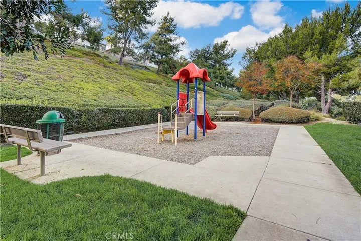 79 Rue Du Chateau 14, Aliso Viejo, California 92656
