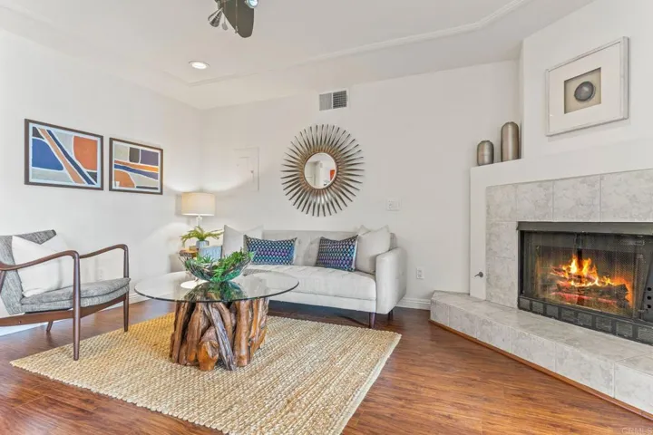 4817 Bella Pacific 108, San Diego, California 92109