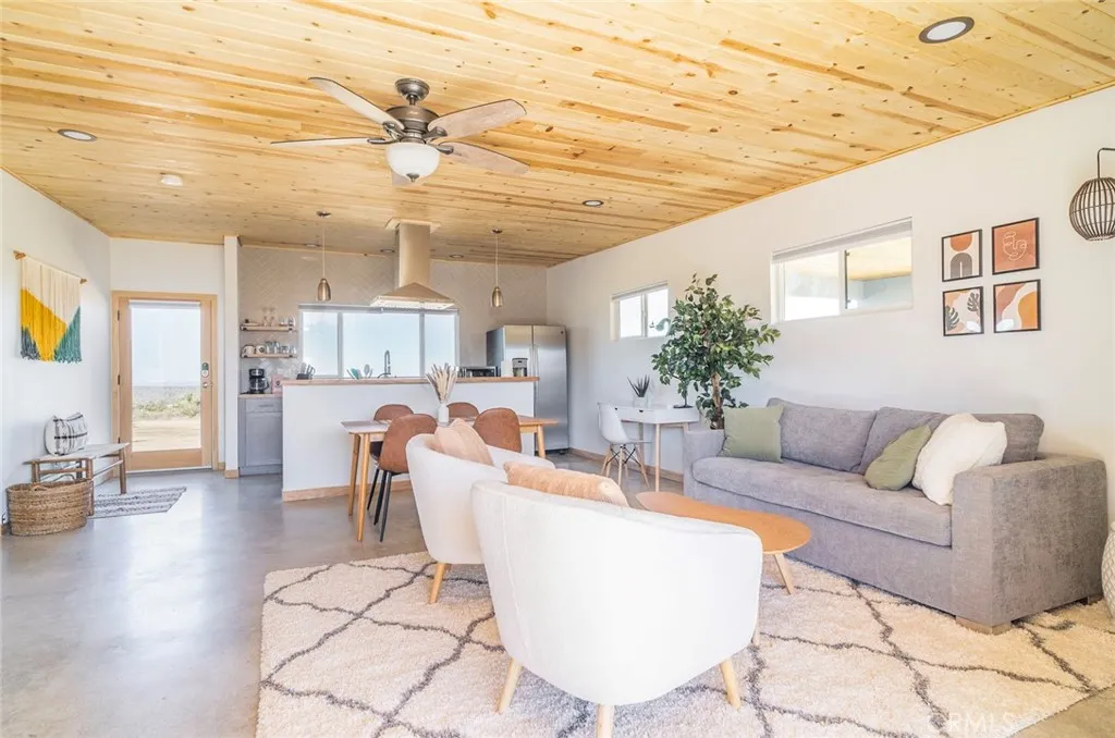 59149 Desert Gold Drive, Yucca Valley, California 92284 home-pic-17