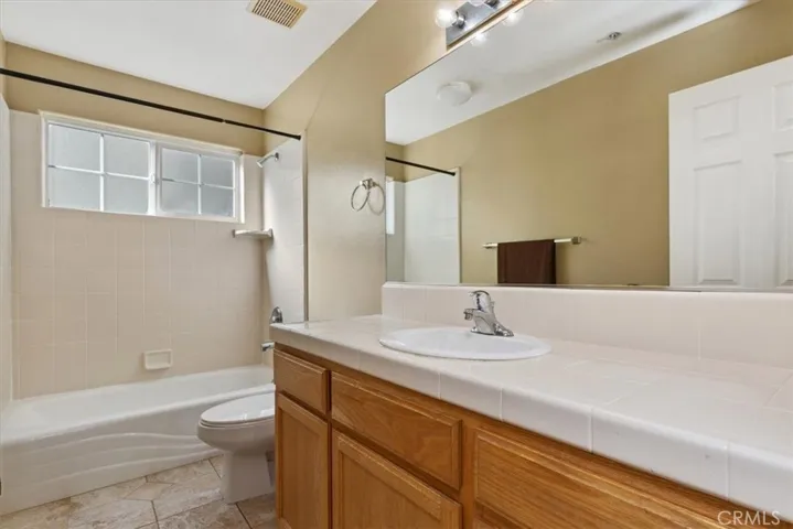 Upstairs Main Bathroom