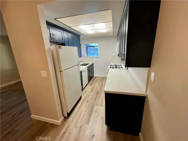 Kitchen - with refrigerator and dishwasher