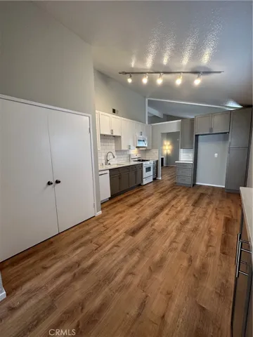 27431 La Cabra, Mission Viejo, California 92691