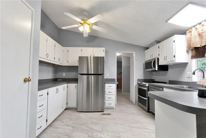 12550 Main Street 15, Hesperia, California 92345