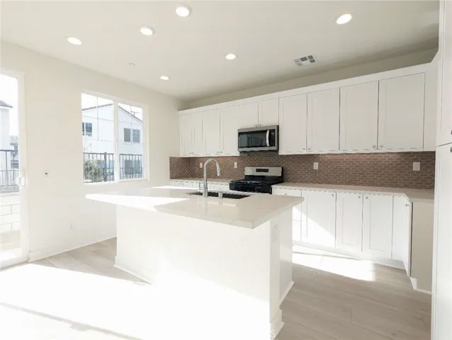 4284 S. Heather Privado, Ontario, California 91761