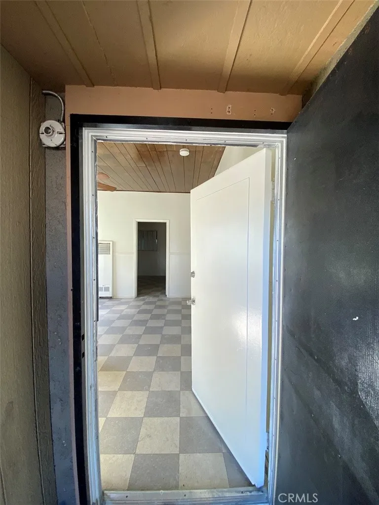 7533 Maie Avenue, Los Angeles, California 90001 home-pic-4