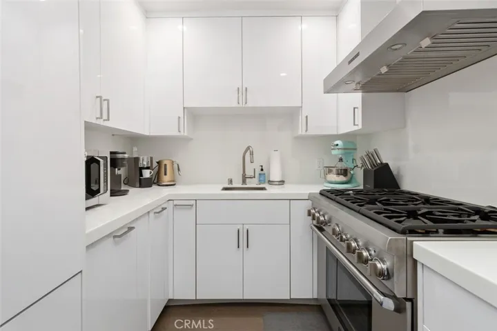 second kitchen/walk in butlers pantry