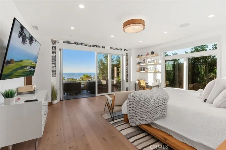 secondary room with full  .ocean view & terrace.