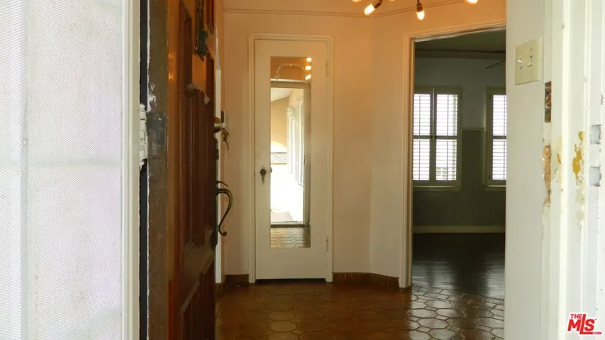 ENTRY/BEDROOM #1