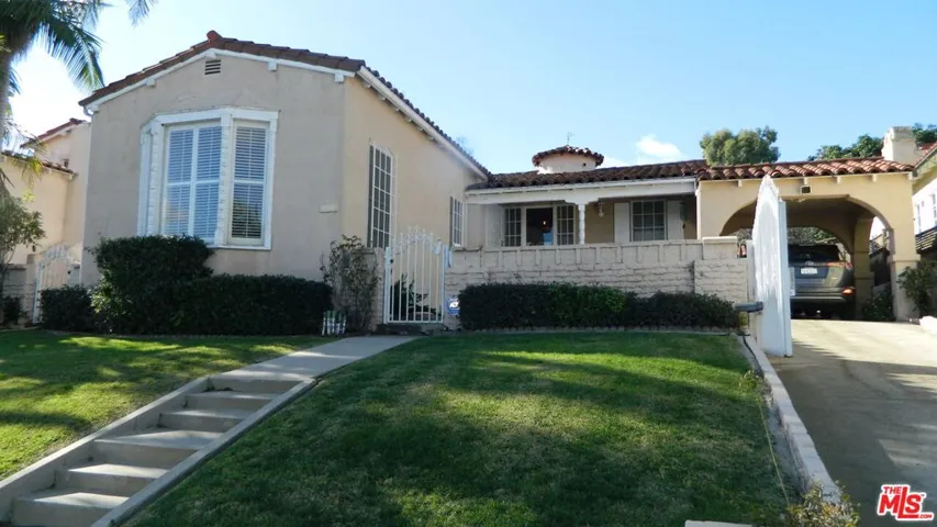 FRONT OF HOUSE