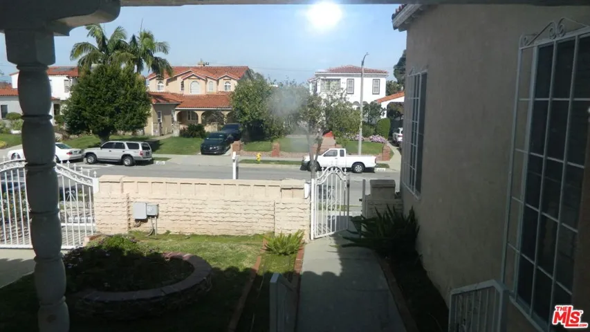 FRONT COURTYARD